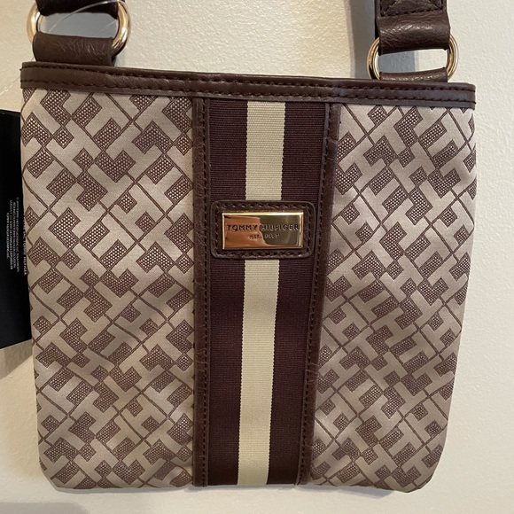 NWT Tommy Hilfiger Crossbody bag - Picture 1 of 9